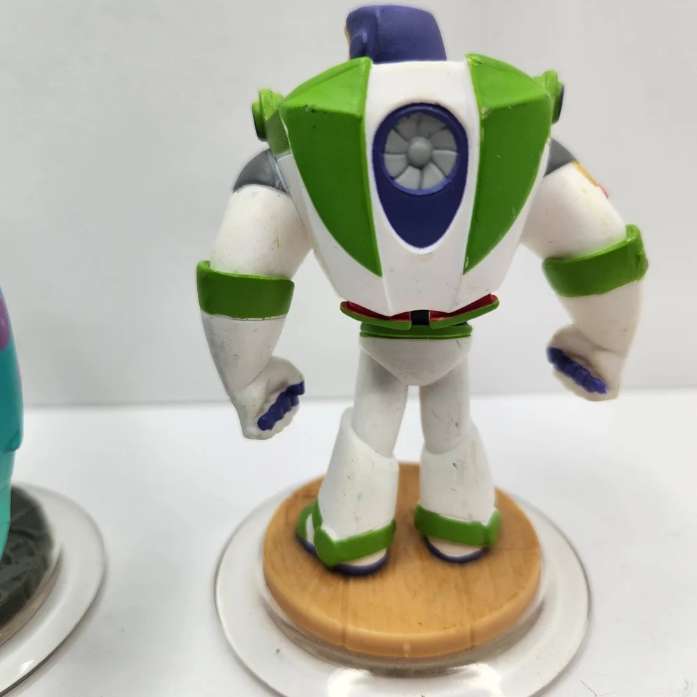 Disney Infinity 1.0 2.0 Lot Of 6 Characters  and Extras